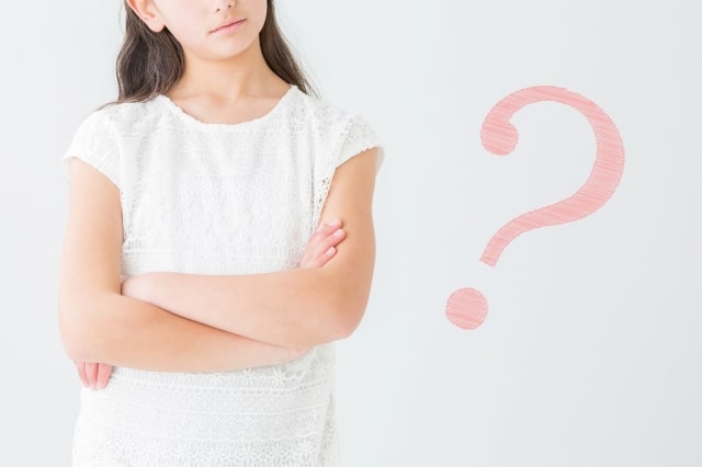 疑問を抱える女の子