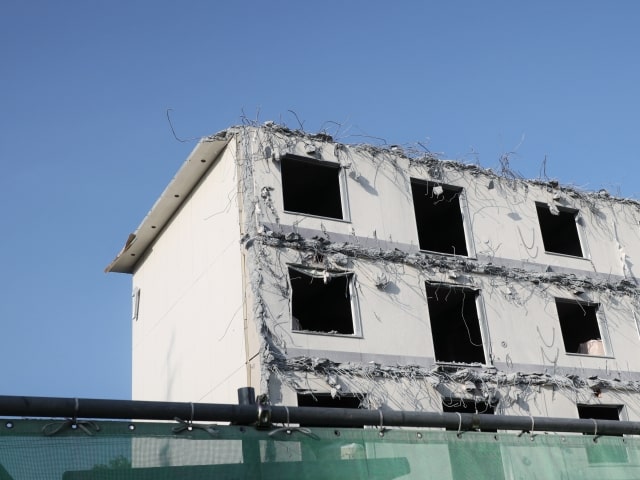 解体中の集合住宅