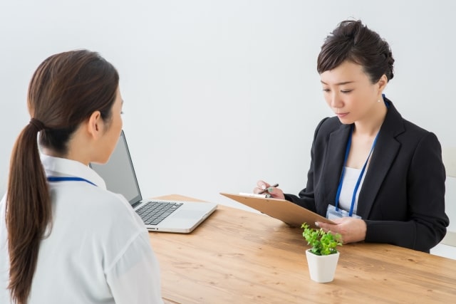 カウンセリングを受ける女性